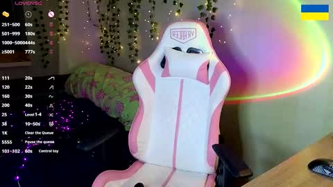 Snapshot of redvelveten chatting on 10, 9, 2025 Ronnie online show from 10, 9, 2025