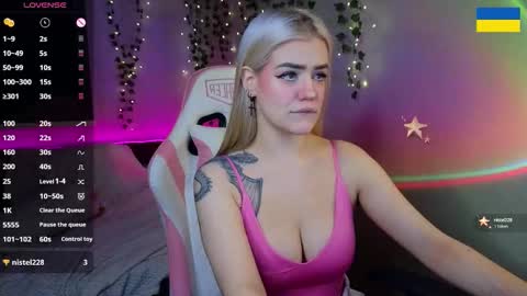 Snapshot of redvelveten chatting on 17, 9, 2025 Ronnie online show from 17, 9, 2025