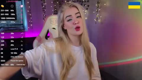 Snapshot of redvelveten chatting on 27, 9, 2025 Ronnie online show from 27, 9, 2025