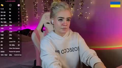 Snapshot of redvelveten chatting on 29, 9, 2025 Ronnie online show from 29, 9, 2025