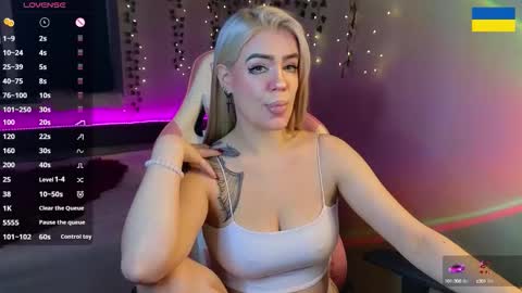 Snapshot of redvelveten chatting on 2, 10, 2025 Ronnie online show from 2, 10, 2025