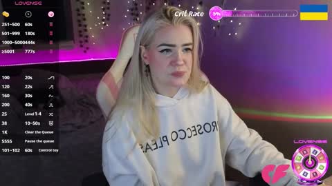 Snapshot of redvelveten chatting on 9, 10, 2025 Ronnie online show from 9, 10, 2025