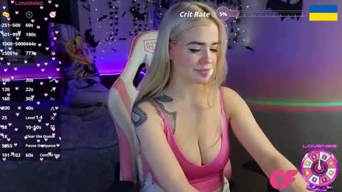 Snapshot of redvelveten chatting on 18, 10, 2025 Ronnie online show from 18, 10, 2025