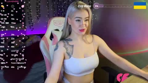 Snapshot of redvelveten chatting on 12, 11, 2025 Ronnie online show from 12, 11, 2025