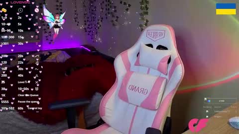 Snapshot of redvelveten chatting on 16, 11, 2025 Ronnie online show from 16, 11, 2025