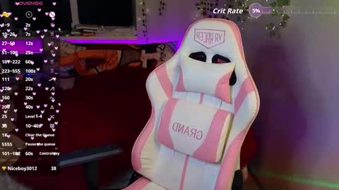 Snapshot of redvelveten chatting on 25, 11, 2025 Ronnie online show from 25, 11, 2025