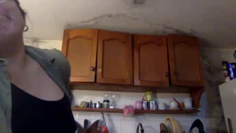 Snapshot of redwinelipss chatting on 14, 10, 2025 redwinelipss online show from 14, 10, 2025