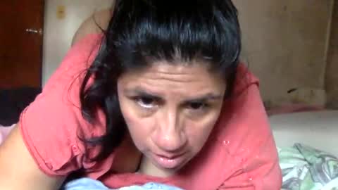 Snapshot of redwinelipss chatting on 15, 10, 2025 redwinelipss online show from 15, 10, 2025