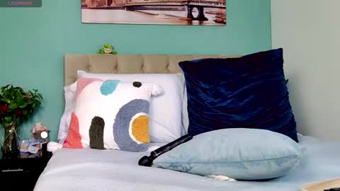 Yanella online show from 30, 10, 2025