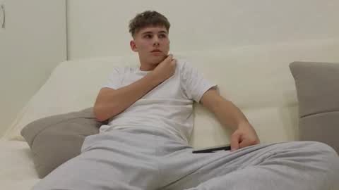 Snapshot of reeves_bae chatting on 24, 11, 2025 Alex online show from 24, 11, 2025