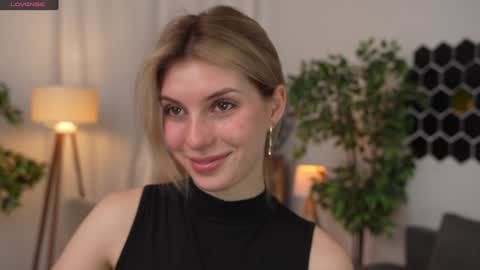 Snapshot of refined_style chatting on 13, 12, 2024 JessyinCherri yang online show from 13, 12, 2024