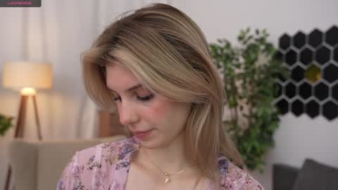 Snapshot of refined_style chatting on 14, 12, 2024 JessyinCherri yang online show from 14, 12, 2024