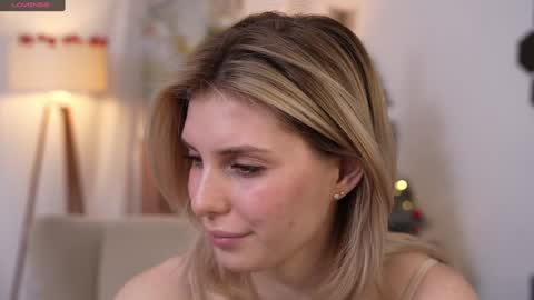 Snapshot of refined_style chatting on 6, 1, 2025 JessyinCherri yang online show from 6, 1, 2025