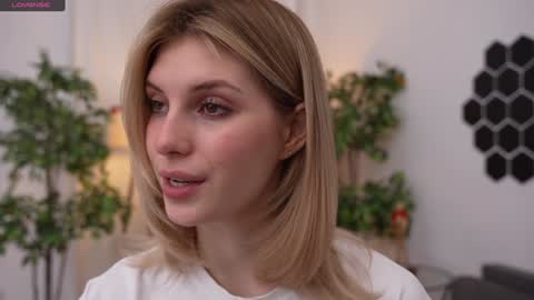 Snapshot of refined_style chatting on 16, 1, 2025 JessyinCherri yang online show from 16, 1, 2025