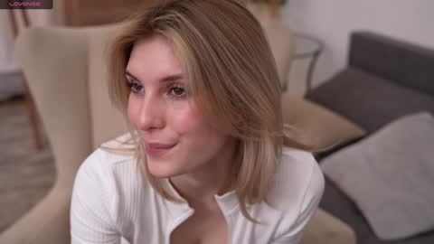 Snapshot of refined_style chatting on 19, 1, 2025 JessyinCherri yang online show from 19, 1, 2025