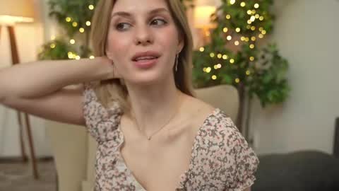 Snapshot of refined_style chatting on 1, 3, 2025 JessyinCherri yang online show from 1, 3, 2025