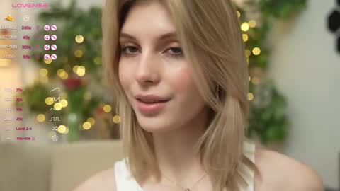 Snapshot of refined_style chatting on 8, 3, 2025 JessyinCherri yang online show from 8, 3, 2025