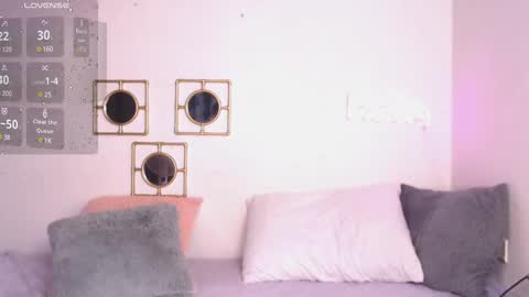 regina1819 online show from 1, 3, 2025