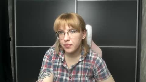 Snapshot of reginasmilee chatting on 7, 2, 2025 Regina online show from 7, 2, 2025