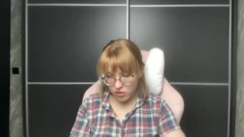 Snapshot of reginasmilee chatting on 7, 2, 2025 Regina online show from 7, 2, 2025