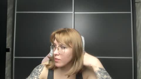 Snapshot of reginasmilee chatting on 7, 2, 2025 Regina online show from 7, 2, 2025