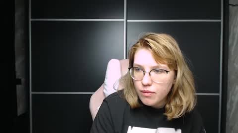 Snapshot of reginasmilee chatting on 11, 2, 2025 Regina online show from 11, 2, 2025