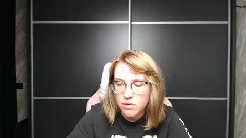 Snapshot of reginasmilee chatting on 11, 2, 2025 Regina online show from 11, 2, 2025