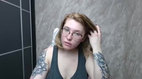 Snapshot of reginasmilee chatting on 14, 2, 2025 Regina online show from 14, 2, 2025