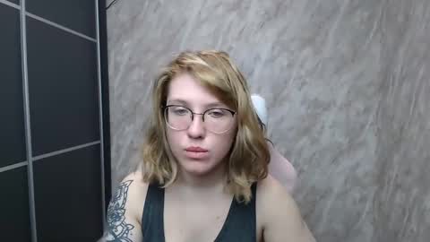 Snapshot of reginasmilee chatting on 15, 2, 2025 Regina online show from 15, 2, 2025