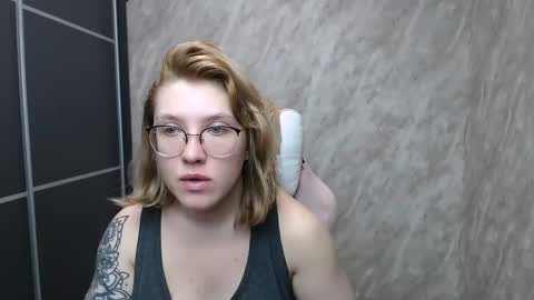 Snapshot of reginasmilee chatting on 16, 2, 2025 Regina online show from 16, 2, 2025