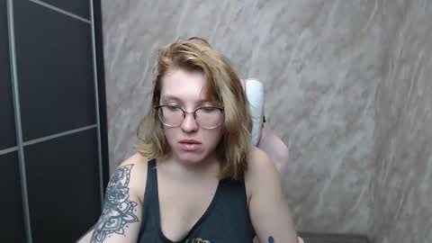 Snapshot of reginasmilee chatting on 16, 2, 2025 Regina online show from 16, 2, 2025