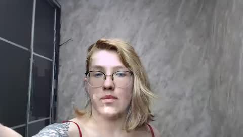 Snapshot of reginasmilee chatting on 17, 2, 2025 Regina online show from 17, 2, 2025