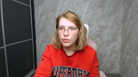 Snapshot of reginasmilee chatting on 19, 2, 2025 Regina online show from 19, 2, 2025