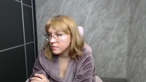 Snapshot of reginasmilee chatting on 20, 2, 2025 Regina online show from 20, 2, 2025