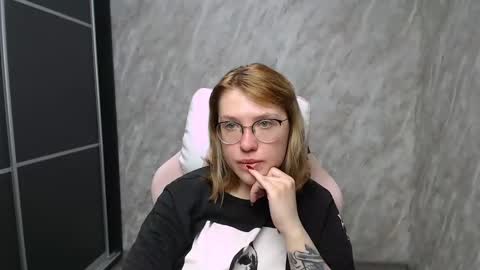 Snapshot of reginasmilee chatting on 21, 2, 2025 Regina online show from 21, 2, 2025