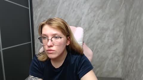 Snapshot of reginasmilee chatting on 21, 2, 2025 Regina online show from 21, 2, 2025