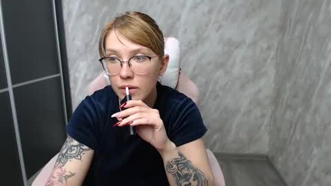 Snapshot of reginasmilee chatting on 22, 2, 2025 Regina online show from 22, 2, 2025