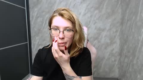 Snapshot of reginasmilee chatting on 23, 2, 2025 Regina online show from 23, 2, 2025