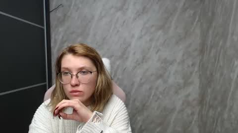 Snapshot of reginasmilee chatting on 23, 2, 2025 Regina online show from 23, 2, 2025