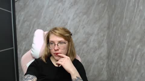 Snapshot of reginasmilee chatting on 24, 2, 2025 Regina online show from 24, 2, 2025