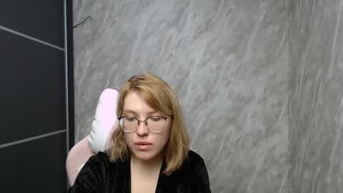 Snapshot of reginasmilee chatting on 27, 2, 2025 Regina online show from 27, 2, 2025