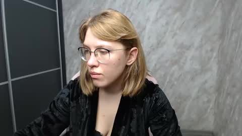 Snapshot of reginasmilee chatting on 28, 2, 2025 Regina online show from 28, 2, 2025