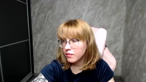 Snapshot of reginasmilee chatting on 5, 3, 2025 Regina online show from 5, 3, 2025