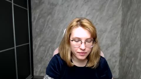 Snapshot of reginasmilee chatting on 6, 3, 2025 Regina online show from 6, 3, 2025