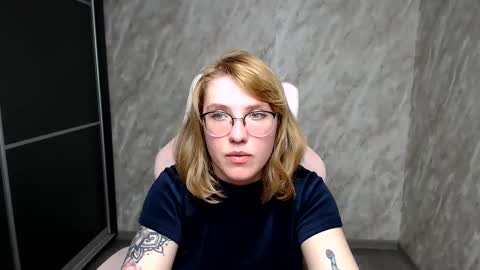 Snapshot of reginasmilee chatting on 6, 3, 2025 Regina online show from 6, 3, 2025