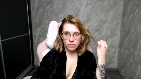 Snapshot of reginasmilee chatting on 7, 3, 2025 Regina online show from 7, 3, 2025