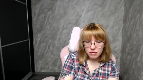 Snapshot of reginasmilee chatting on 8, 3, 2025 Regina online show from 8, 3, 2025