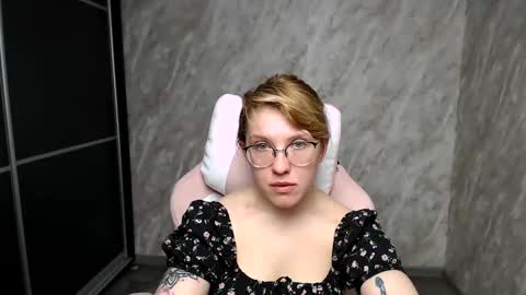 Snapshot of reginasmilee chatting on 10, 3, 2025 Regina online show from 10, 3, 2025