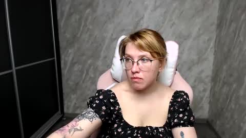 Snapshot of reginasmilee chatting on 10, 3, 2025 Regina online show from 10, 3, 2025