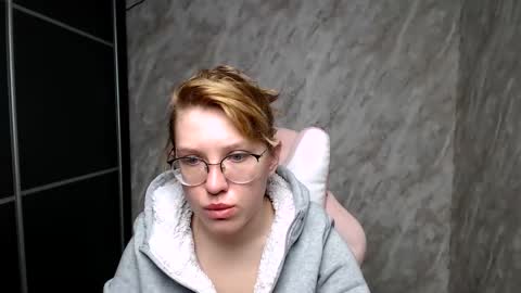 Snapshot of reginasmilee chatting on 12, 3, 2025 Regina online show from 12, 3, 2025